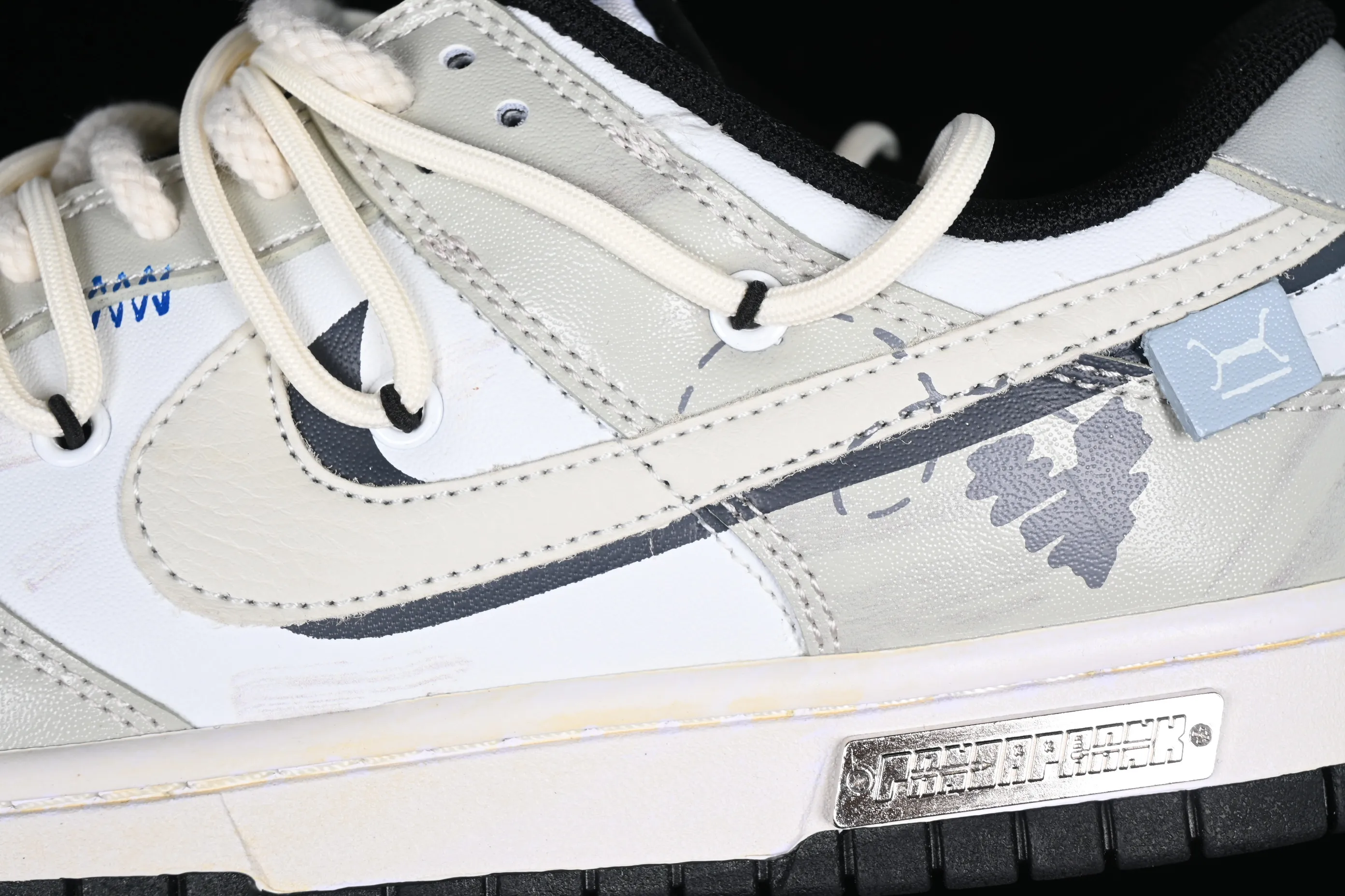 All Categories Nk SB Dunk Series Nk SB Dunk Low Low-top sneakers Customized large box Nk Dunk Low Panda Prank-Love Little Magic Card SB strap low-top casual sneakers DD1391-100